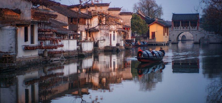 逃离森林湖畔