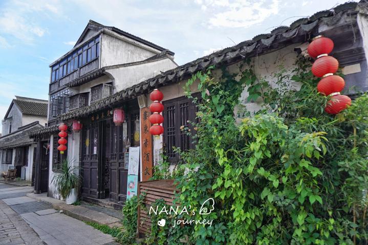 8年过去了,当年的非洲“讨水男孩”,被游客收养后,过得怎么样?